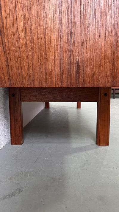 
                  
                    Teak lowboard kleine lades - LOUI.STORE
                  
                