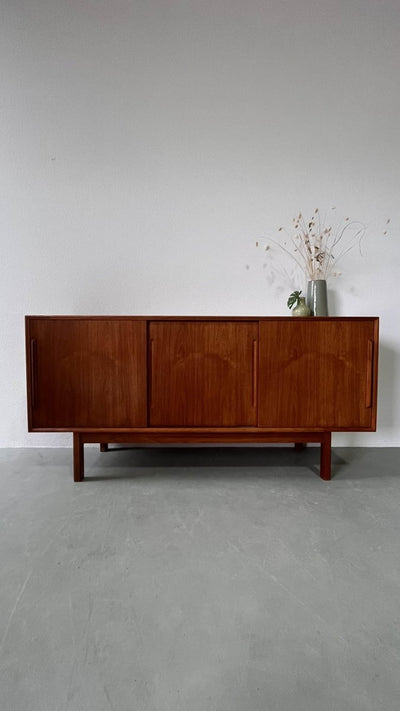 
                  
                    Teak lowboard kleine lades - LOUI.STORE
                  
                