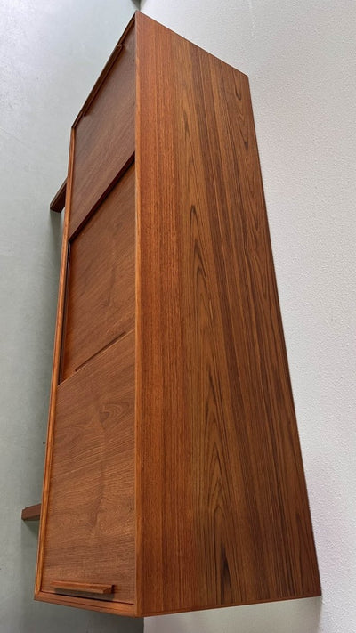 
                  
                    Teak lowboard kleine lades - LOUI.STORE
                  
                