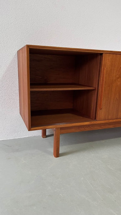 
                  
                    Teak lowboard kleine lades - LOUI.STORE
                  
                