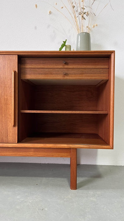 
                  
                    Teak lowboard kleine lades - LOUI.STORE
                  
                