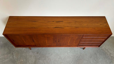 
                  
                    Teak lowboard met lades - LOUI.STORE
                  
                