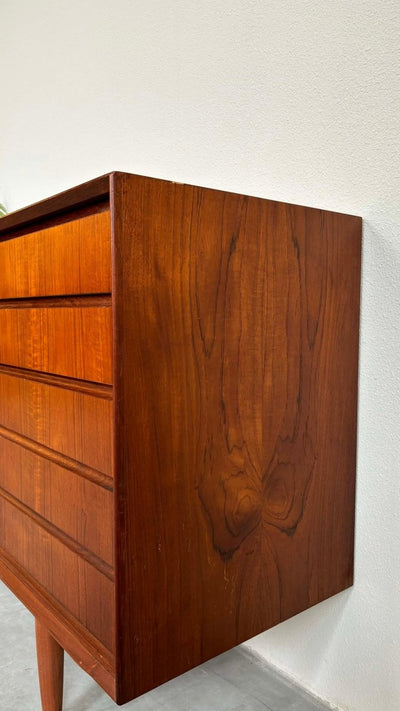 
                  
                    Teak lowboard met lades - LOUI.STORE
                  
                