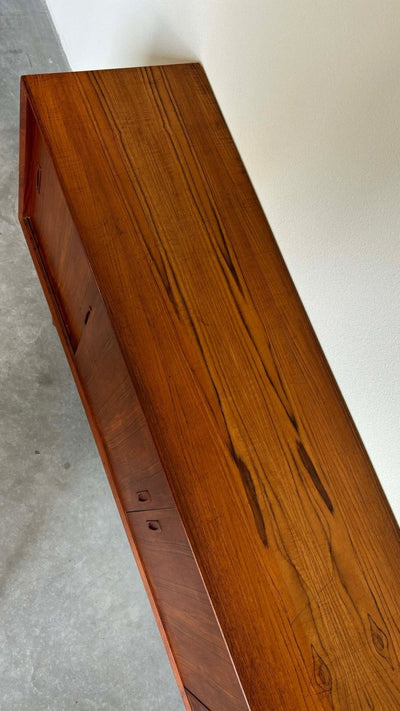 
                  
                    Teak lowboard met lades - LOUI.STORE
                  
                