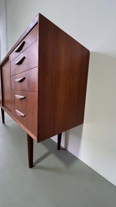 
                  
                    Teak sideboard 5* lades - LOUI.STORE
                  
                