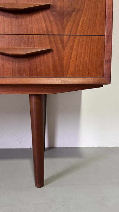 
                  
                    Teak sideboard 5* lades - LOUI.STORE
                  
                