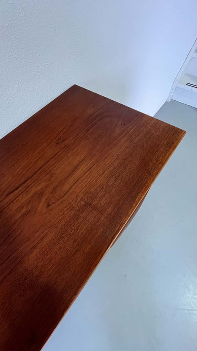 
                  
                    Teak sideboard 5* lades - LOUI.STORE
                  
                