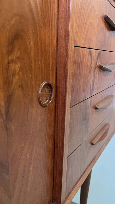 
                  
                    Teak sideboard 5* lades - LOUI.STORE
                  
                