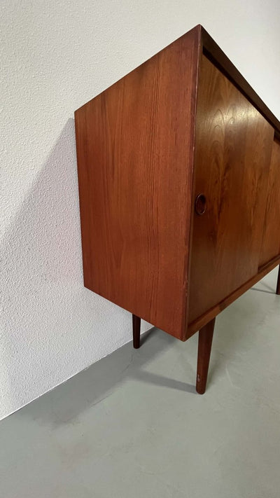 
                  
                    Teak sideboard 5* lades - LOUI.STORE
                  
                