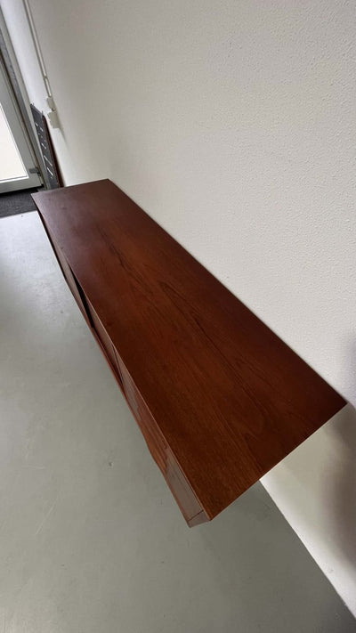 
                  
                    Teak sideboard 5* lades - LOUI.STORE
                  
                