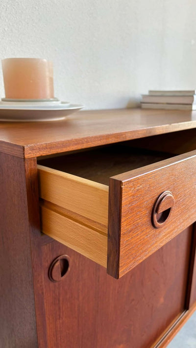 
                  
                    Teak sideboard ronde handgreep - LOUI.STORE
                  
                