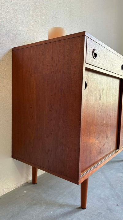 
                  
                    Teak sideboard ronde handgreep - LOUI.STORE
                  
                