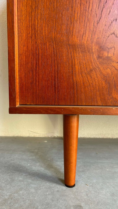 
                  
                    Teak sideboard ronde handgreep - LOUI.STORE
                  
                