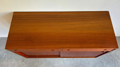
                  
                    Teak sideboard ronde handgreep - LOUI.STORE
                  
                