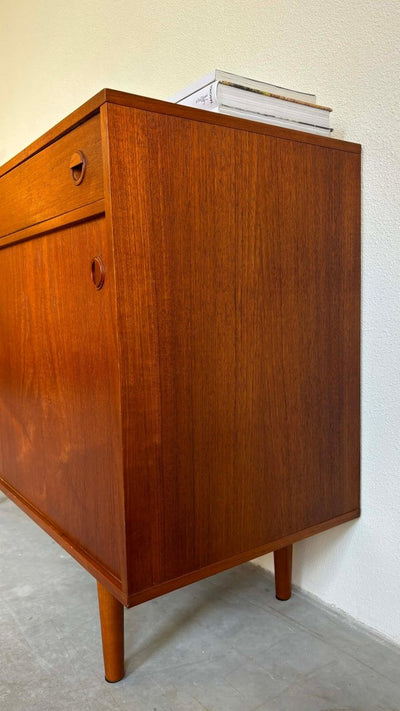 
                  
                    Teak sideboard ronde handgreep - LOUI.STORE
                  
                