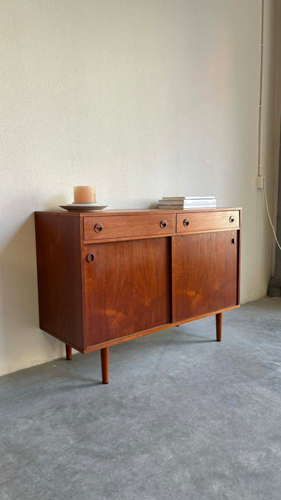 
                  
                    Teak sideboard ronde handgreep - LOUI.STORE
                  
                