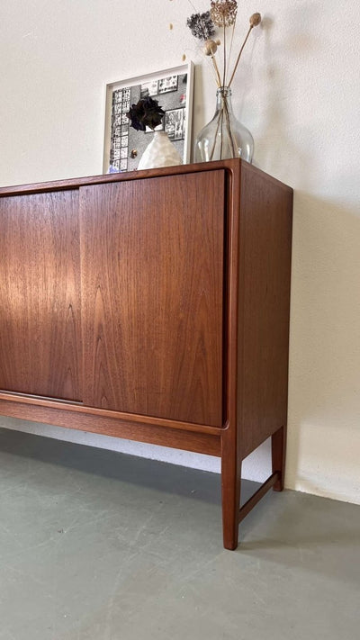 
                  
                    Teak sideboard schuifdeuren - LOUI.STORE
                  
                