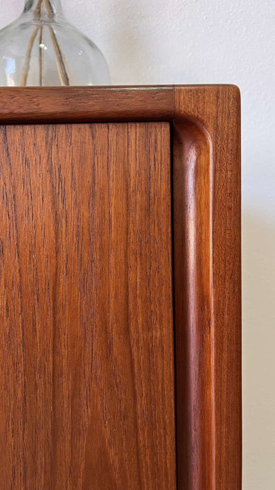 
                  
                    Teak sideboard schuifdeuren - LOUI.STORE
                  
                