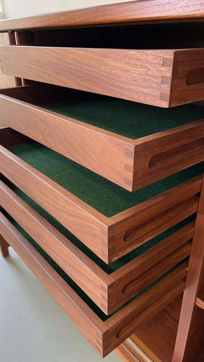 
                  
                    Teak sideboard schuifdeuren - LOUI.STORE
                  
                