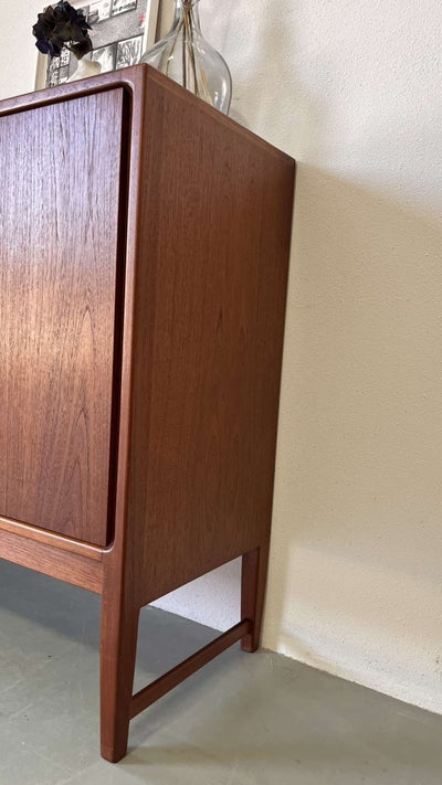 
                  
                    Teak sideboard schuifdeuren - LOUI.STORE
                  
                
