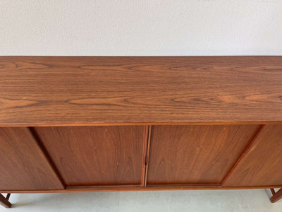 
                  
                    Teak sideboard schuifdeuren - LOUI.STORE
                  
                