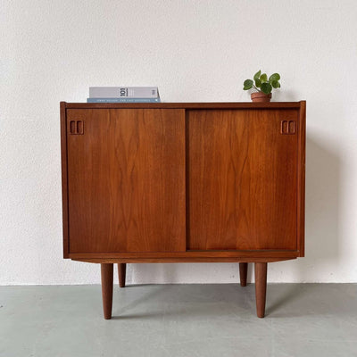 Teak sideboard schuifdeurtjes - LOUI.STORE