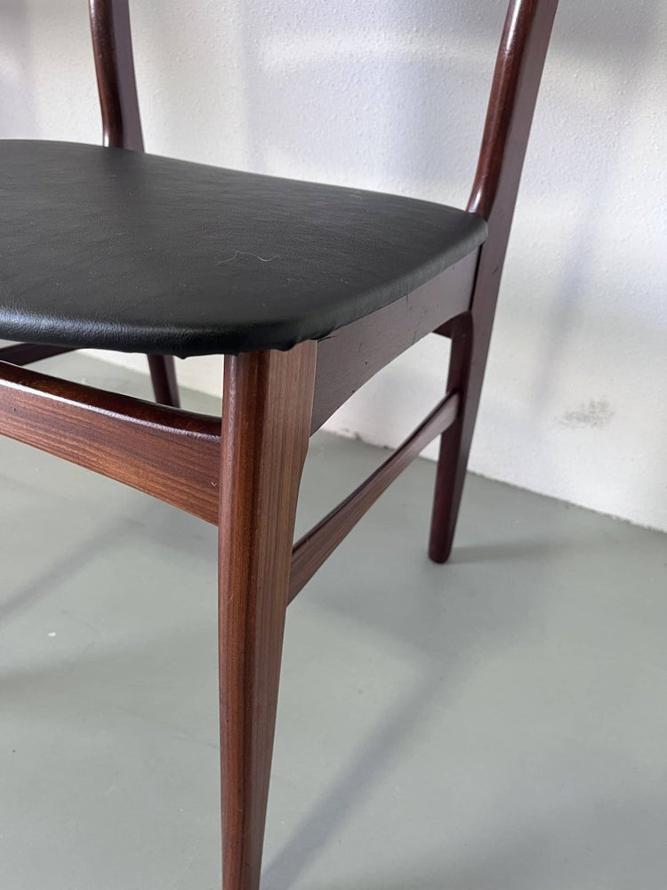 
                  
                    teak -skai stoelen - LOUI.STORE
                  
                