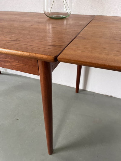
                  
                    Teak tafel uitschuifbaar - LOUI.STORE
                  
                