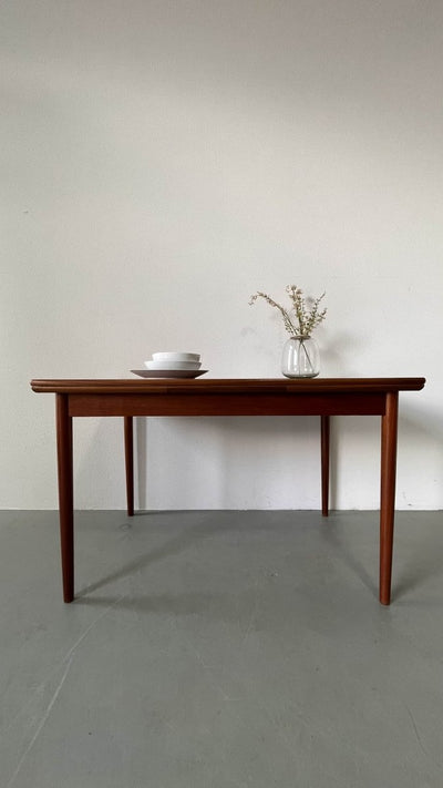 
                  
                    Teak tafel uitschuifbaar - LOUI.STORE
                  
                