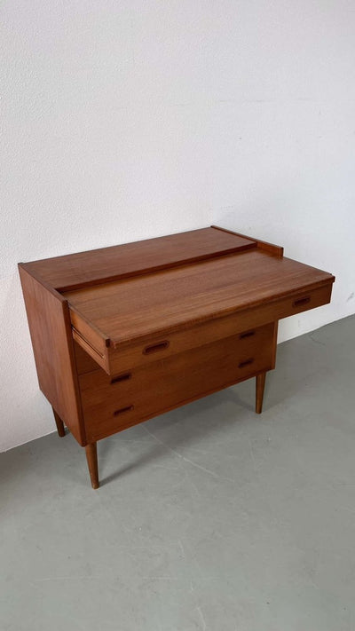 
                  
                    Teak vanity - kaptafel - LOUI.STORE
                  
                