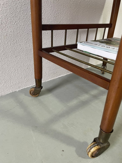 
                  
                    Trolley (bijzettafel) in teak met rek - LOUI.STORE
                  
                