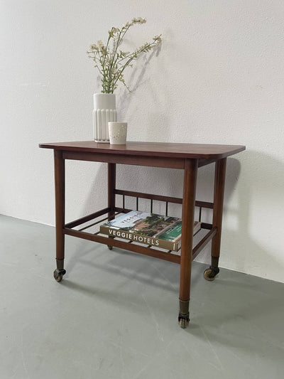 
                  
                    Trolley (bijzettafel) in teak met rek - LOUI.STORE
                  
                