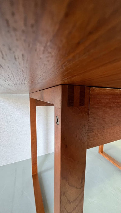 
                  
                    Uitklaptafel teak - LOUI.STORE
                  
                