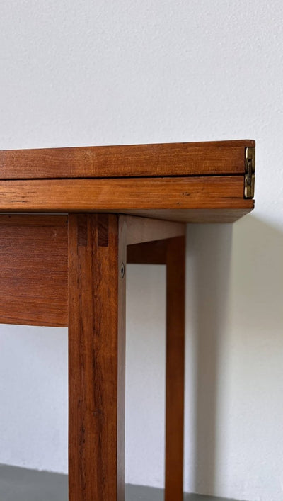 
                  
                    Uitklaptafel teak - LOUI.STORE
                  
                