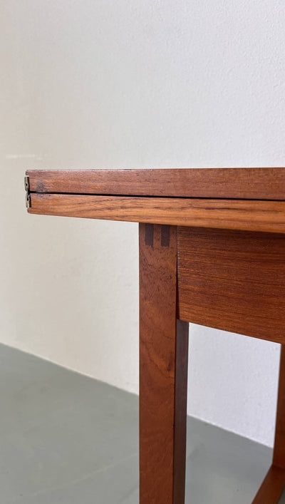
                  
                    Uitklaptafel teak - LOUI.STORE
                  
                