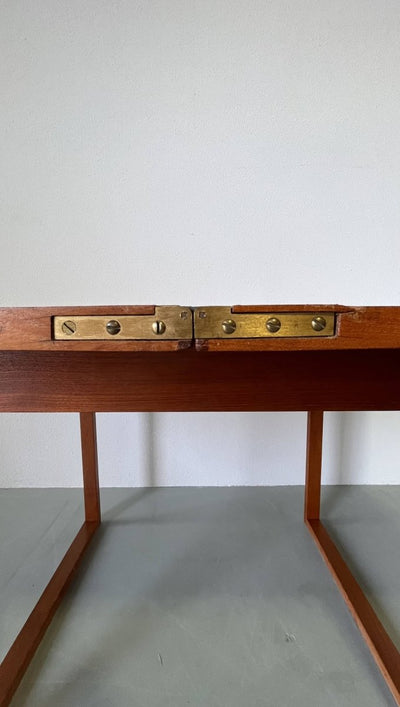 
                  
                    Uitklaptafel teak - LOUI.STORE
                  
                