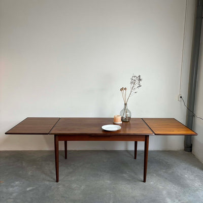 
                  
                    Uitschuifbare eettafel teak XL - LOUI.STORE
                  
                