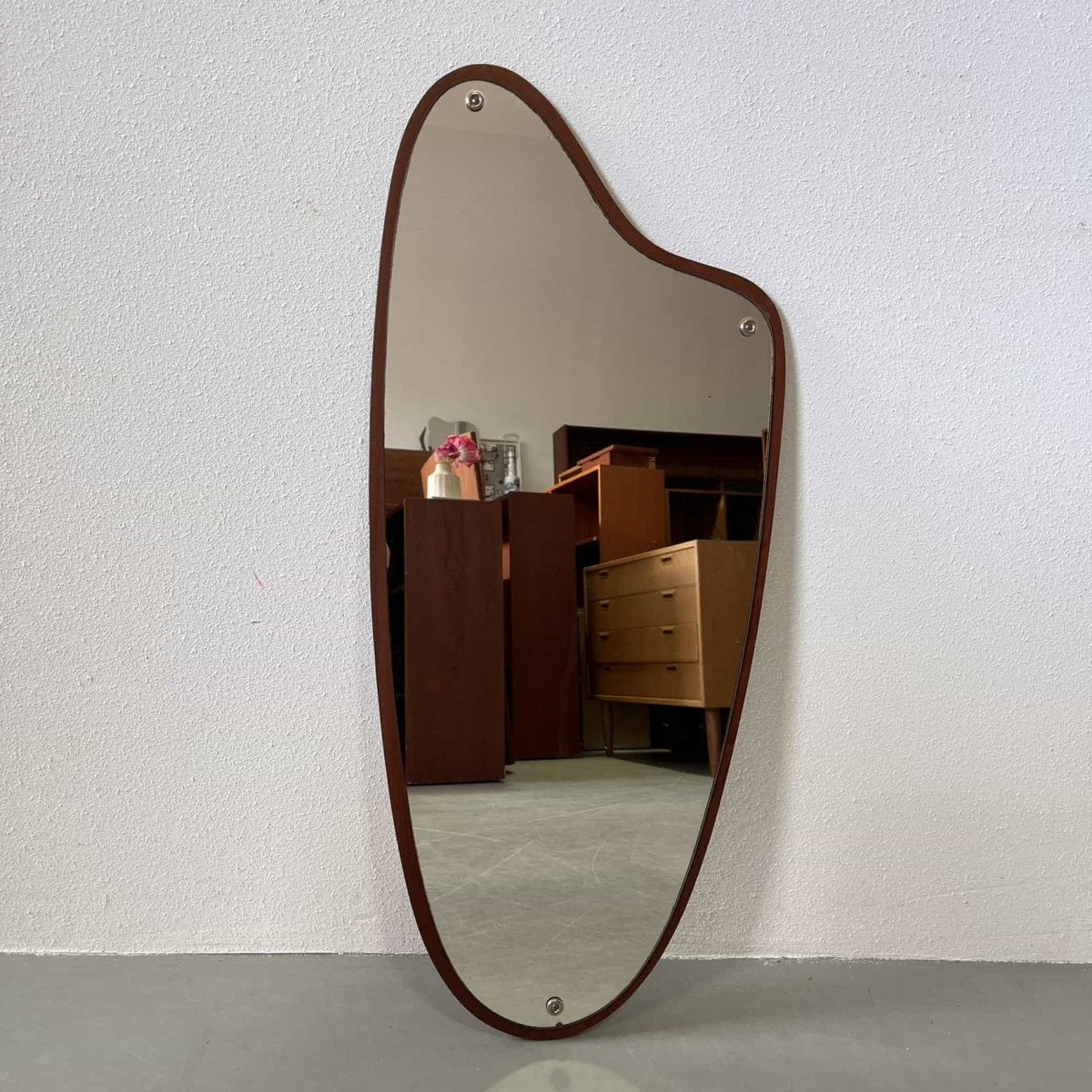 
                  
                    Vintage a-symmetrische spiegel - LOUI.STORE
                  
                