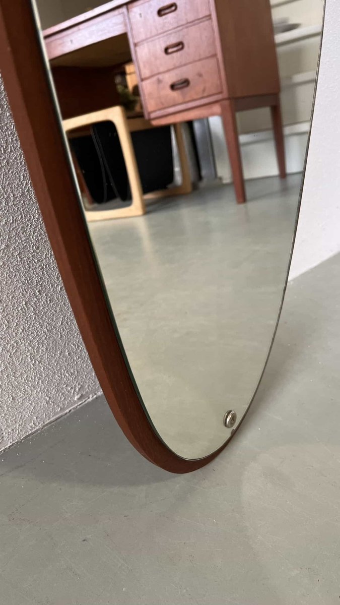 
                  
                    Vintage a-symmetrische spiegel - LOUI.STORE
                  
                