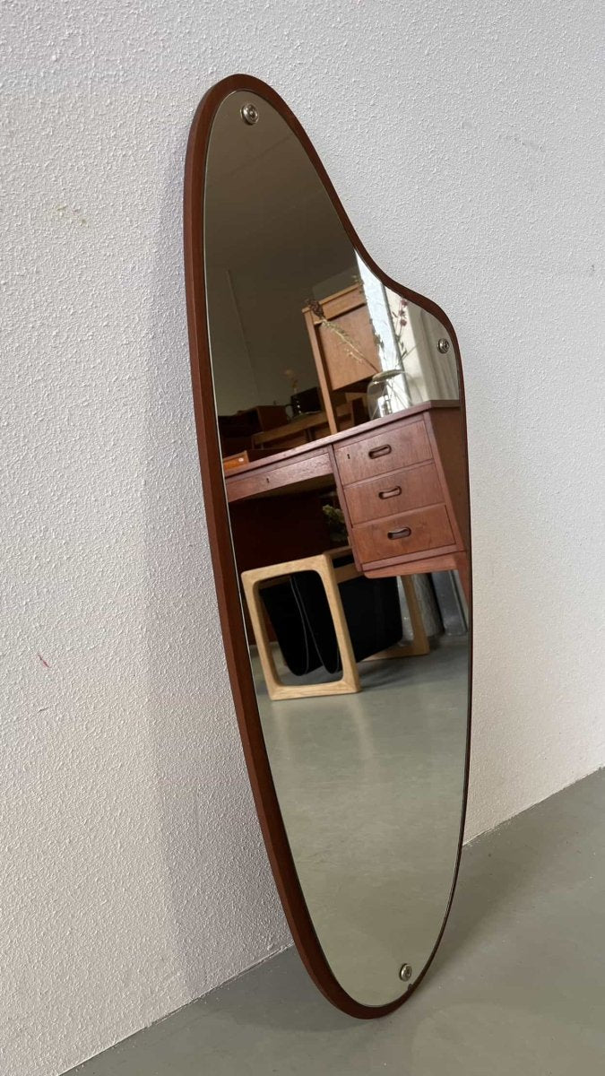 
                  
                    Vintage a-symmetrische spiegel - LOUI.STORE
                  
                