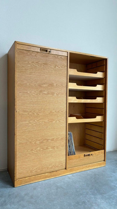 
                  
                    Vintage archiefkast tambour - LOUI.STORE
                  
                