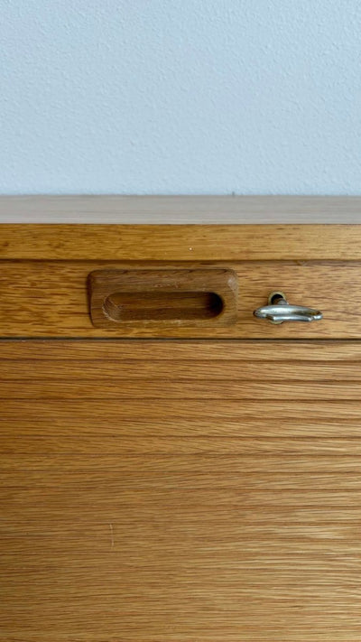 
                  
                    Vintage archiefkast tambour - LOUI.STORE
                  
                