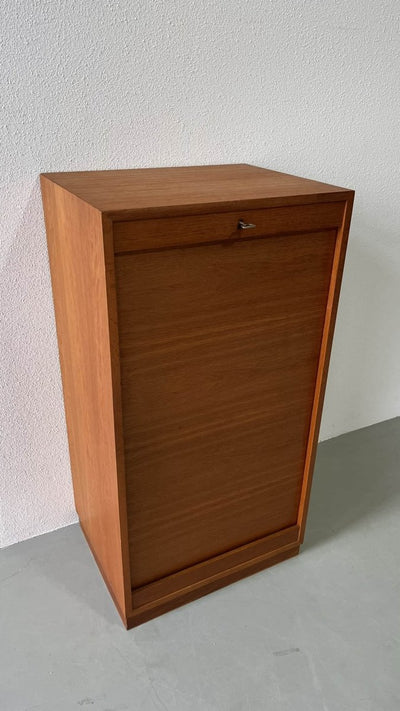 
                  
                    Vintage archiefkast - LOUI.STORE
                  
                
