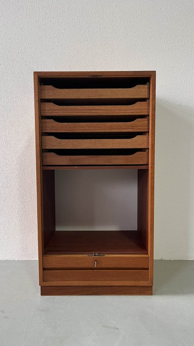 
                  
                    Vintage archiefkast - LOUI.STORE
                  
                