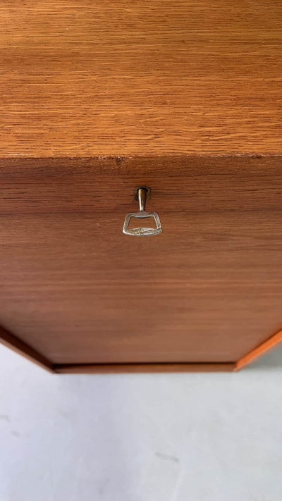 
                  
                    Vintage archiefkast - LOUI.STORE
                  
                