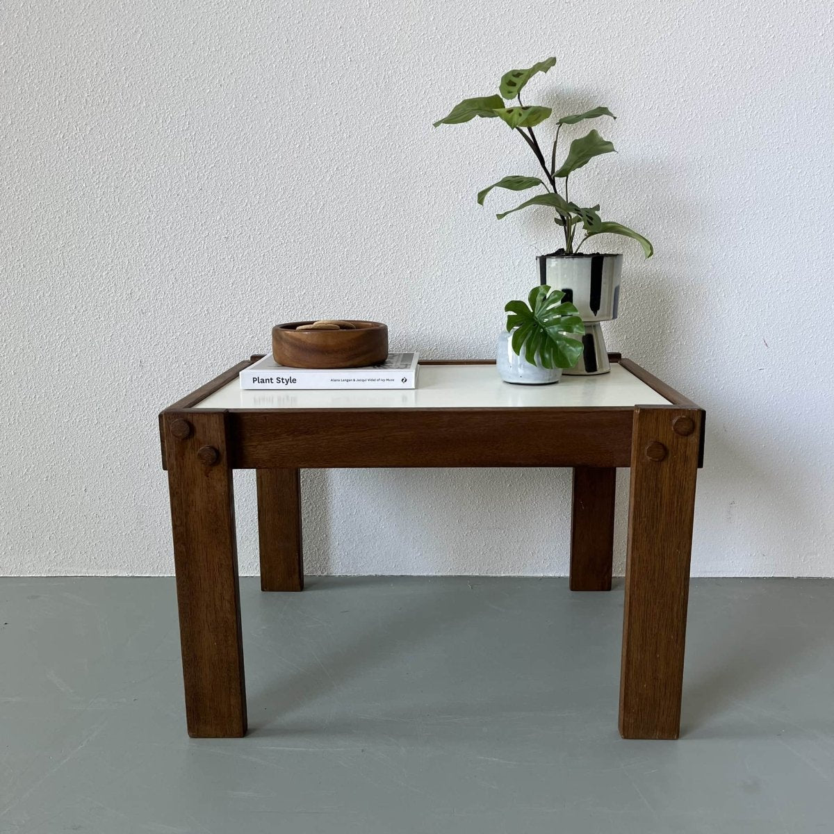 
                  
                    Vintage bijzettafel - LOUI.STORE
                  
                
