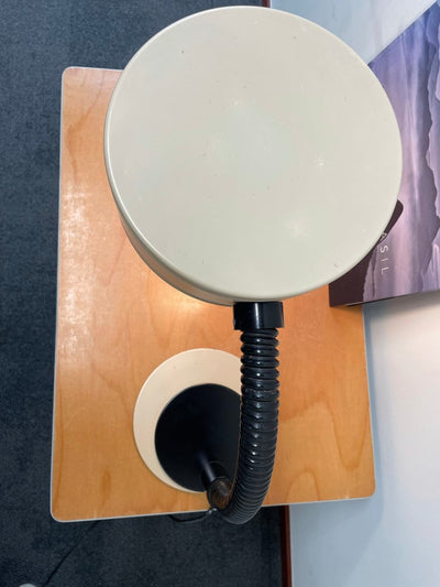 
                  
                    Vintage bureaulamp - LOUI.STORE
                  
                