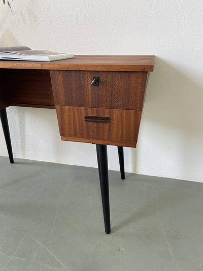 
                  
                    Vintage bureautje teak - LOUI.STORE
                  
                