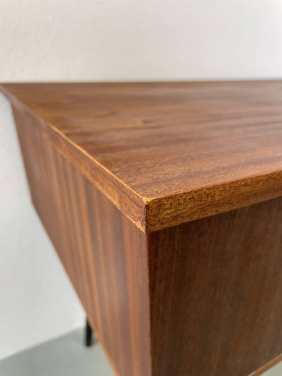 
                  
                    Vintage bureautje teak - LOUI.STORE
                  
                
