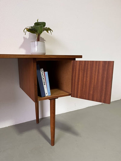 
                  
                    Vintage Deens bureau - LOUI.STORE
                  
                